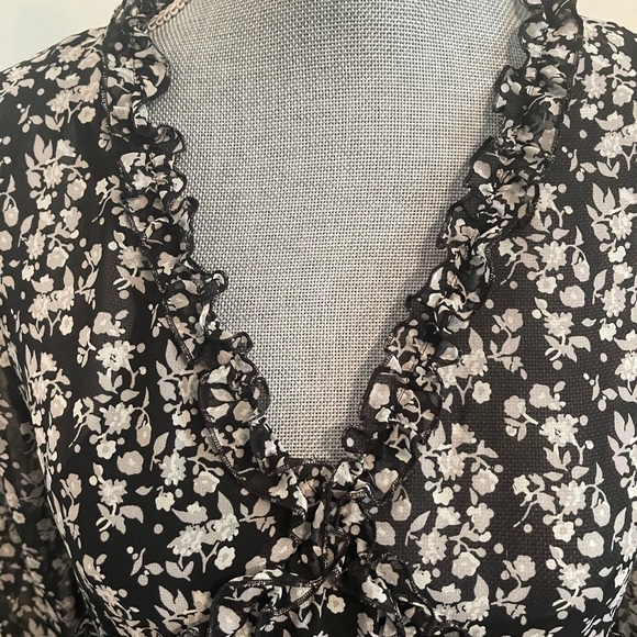 Express Black and White Floral Long Sleeve Dress. Size Small. - Picture 6 of 16